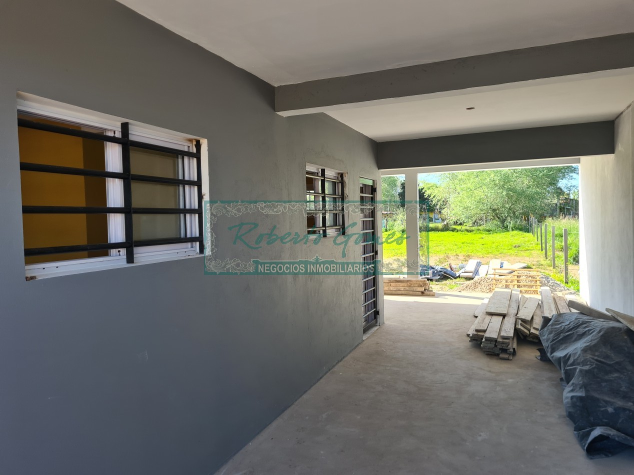 CASA MODERNA Y FUNCIONAL SOLA EN AMPLIO LOTE
