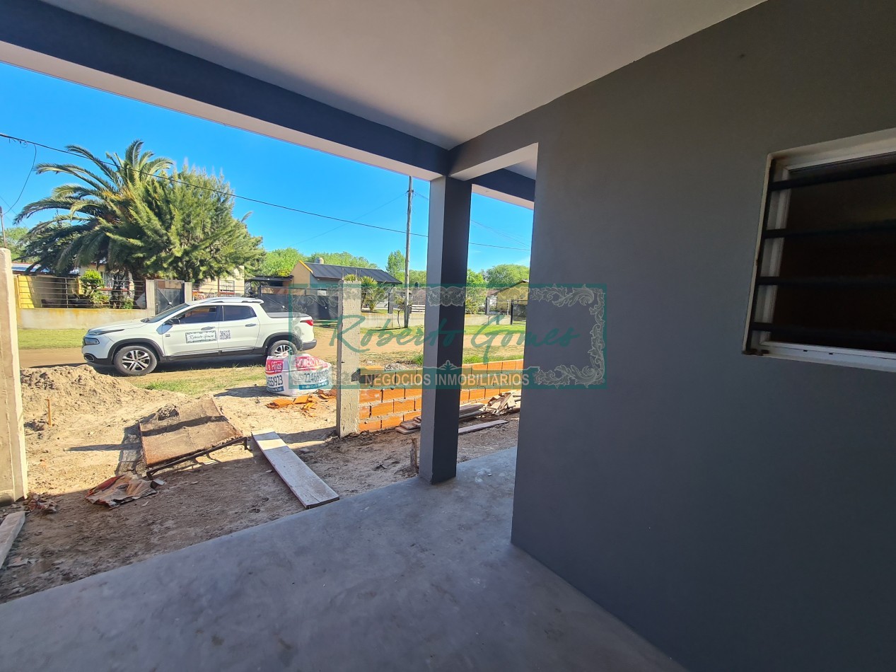 CASA MODERNA Y FUNCIONAL SOLA EN AMPLIO LOTE