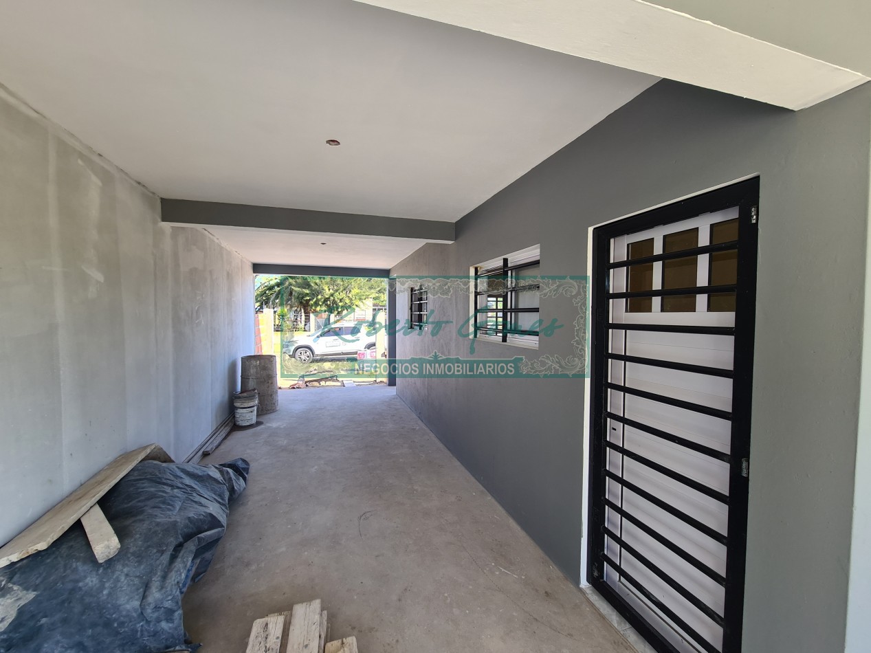 CASA MODERNA Y FUNCIONAL SOLA EN AMPLIO LOTE