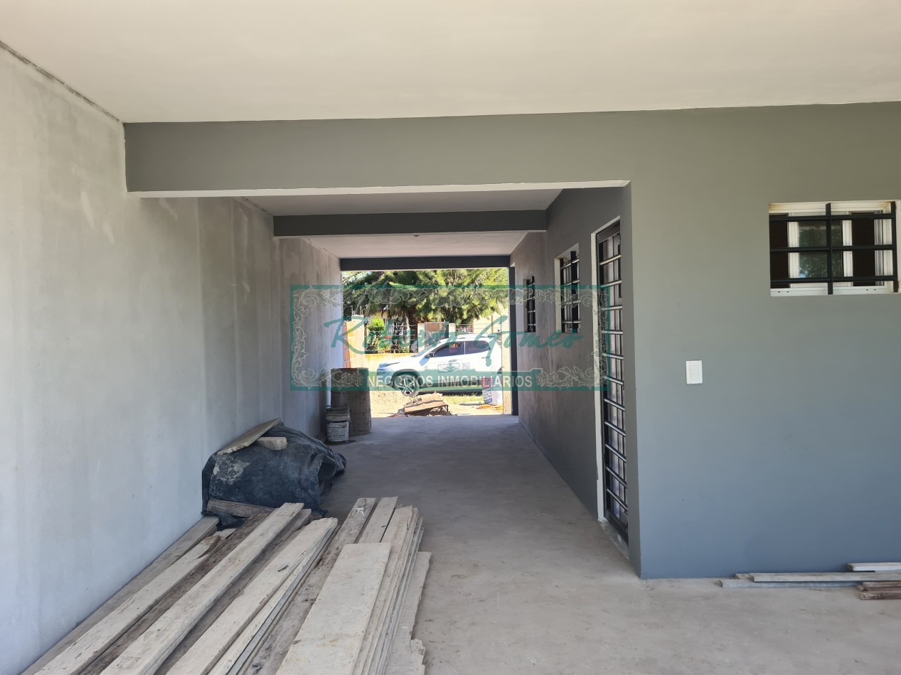 CASA MODERNA Y FUNCIONAL SOLA EN AMPLIO LOTE
