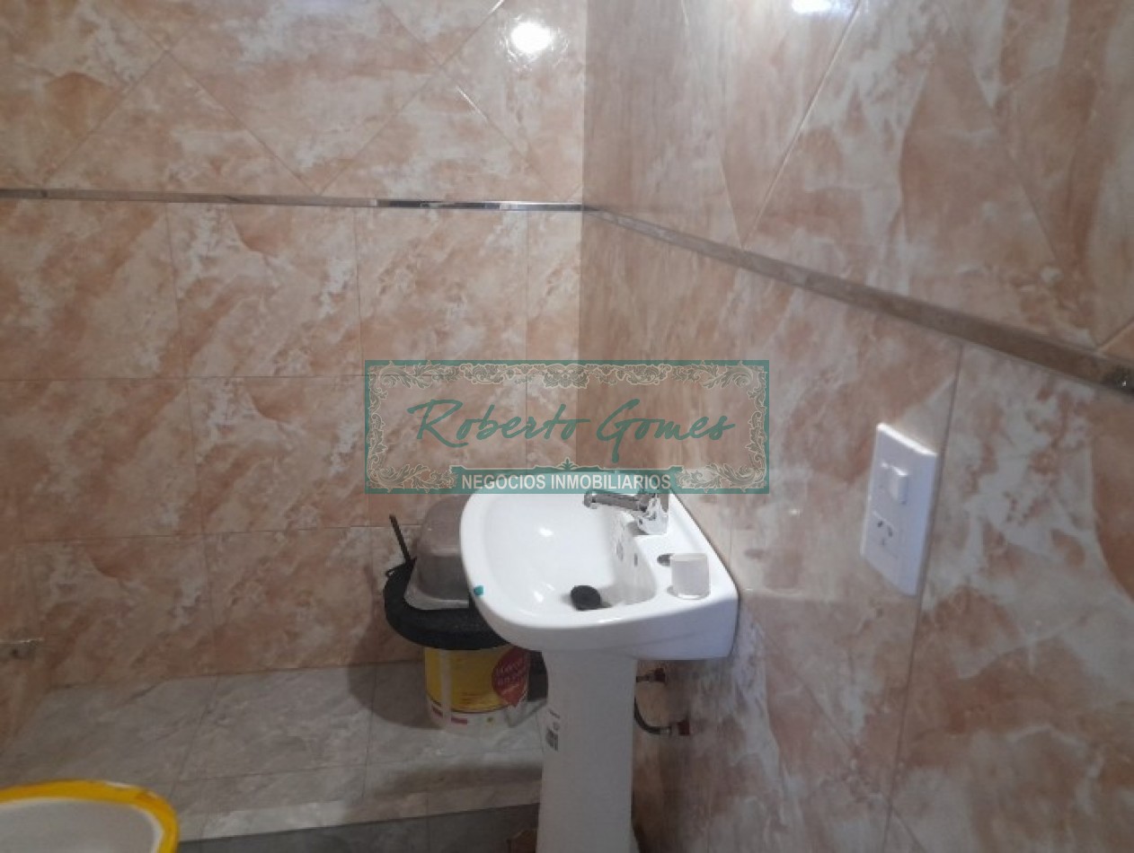 CASA MODERNA Y FUNCIONAL SOLA EN AMPLIO LOTE