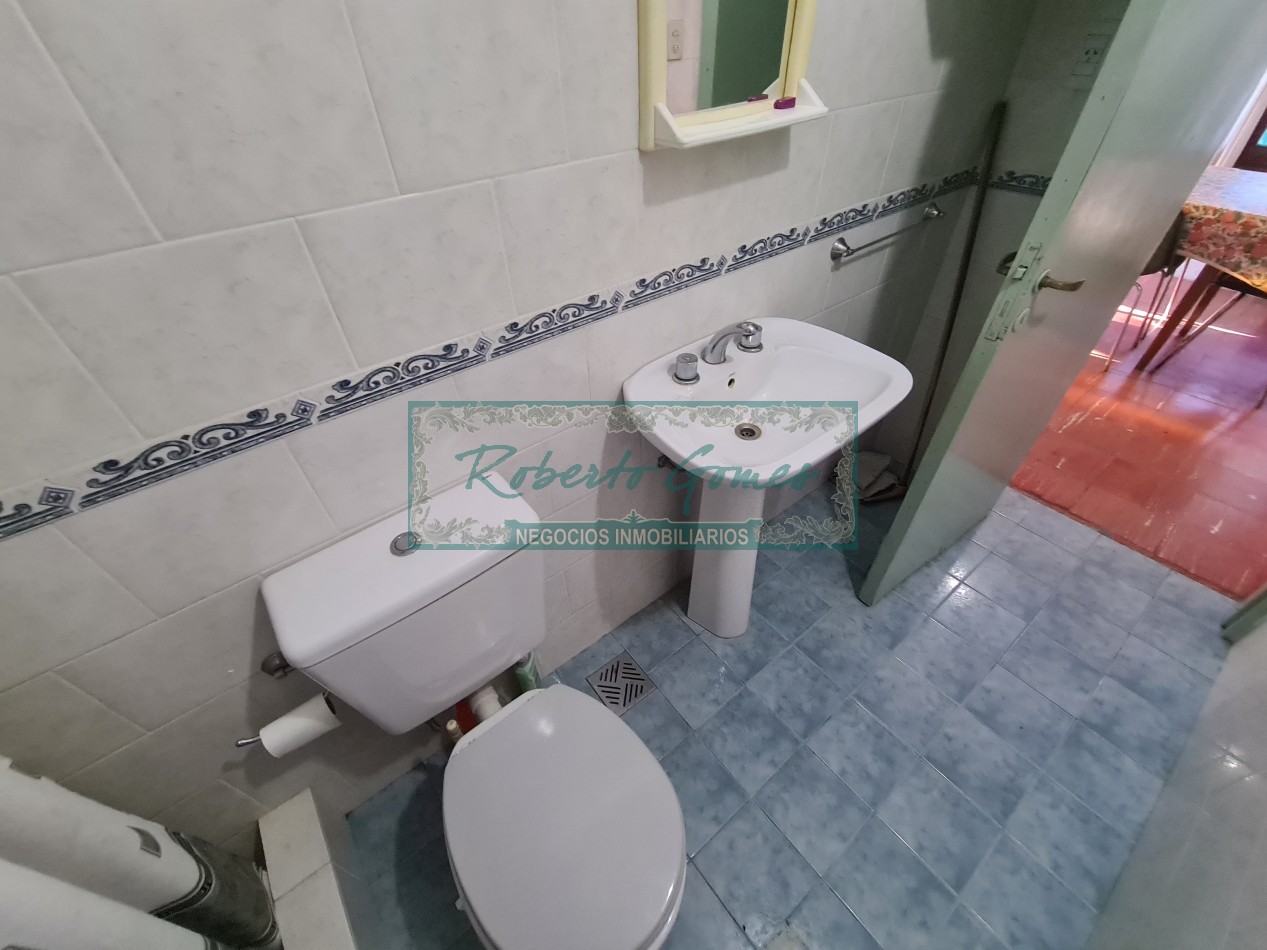 CASA EN LOTE AMPLIO A 3 CUADRAS DEL MAR- IDEAL INVERSION O RECICLAJE