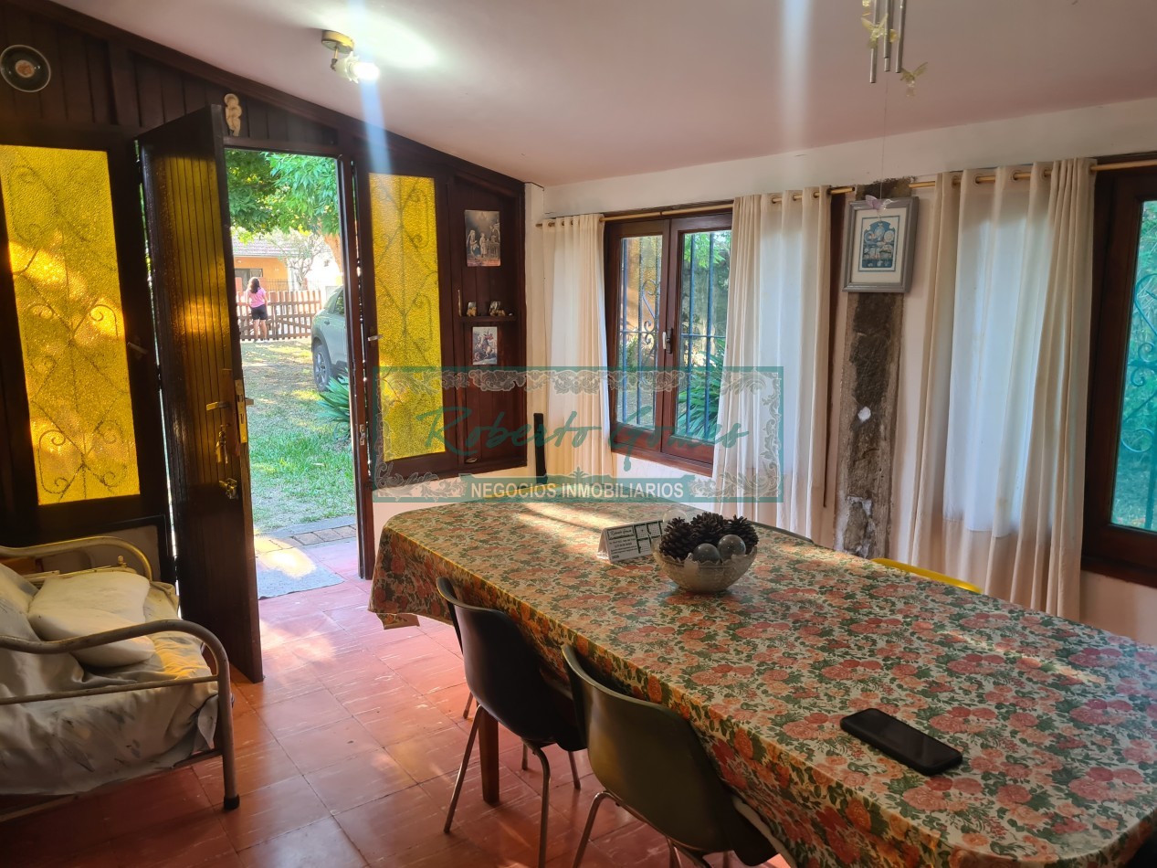 CASA EN LOTE AMPLIO A 3 CUADRAS DEL MAR- IDEAL INVERSION O RECICLAJE