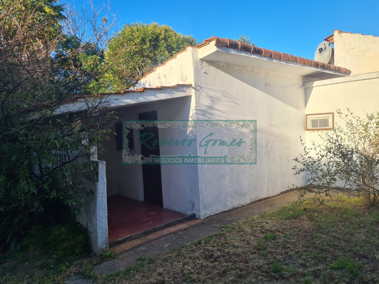 CASA EN LOTE AMPLIO A 3 CUADRAS DEL MAR- IDEAL INVERSION O RECICLAJE