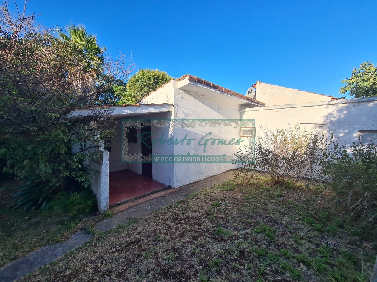 CASA EN LOTE AMPLIO A 3 CUADRAS DEL MAR- IDEAL INVERSION O RECICLAJE