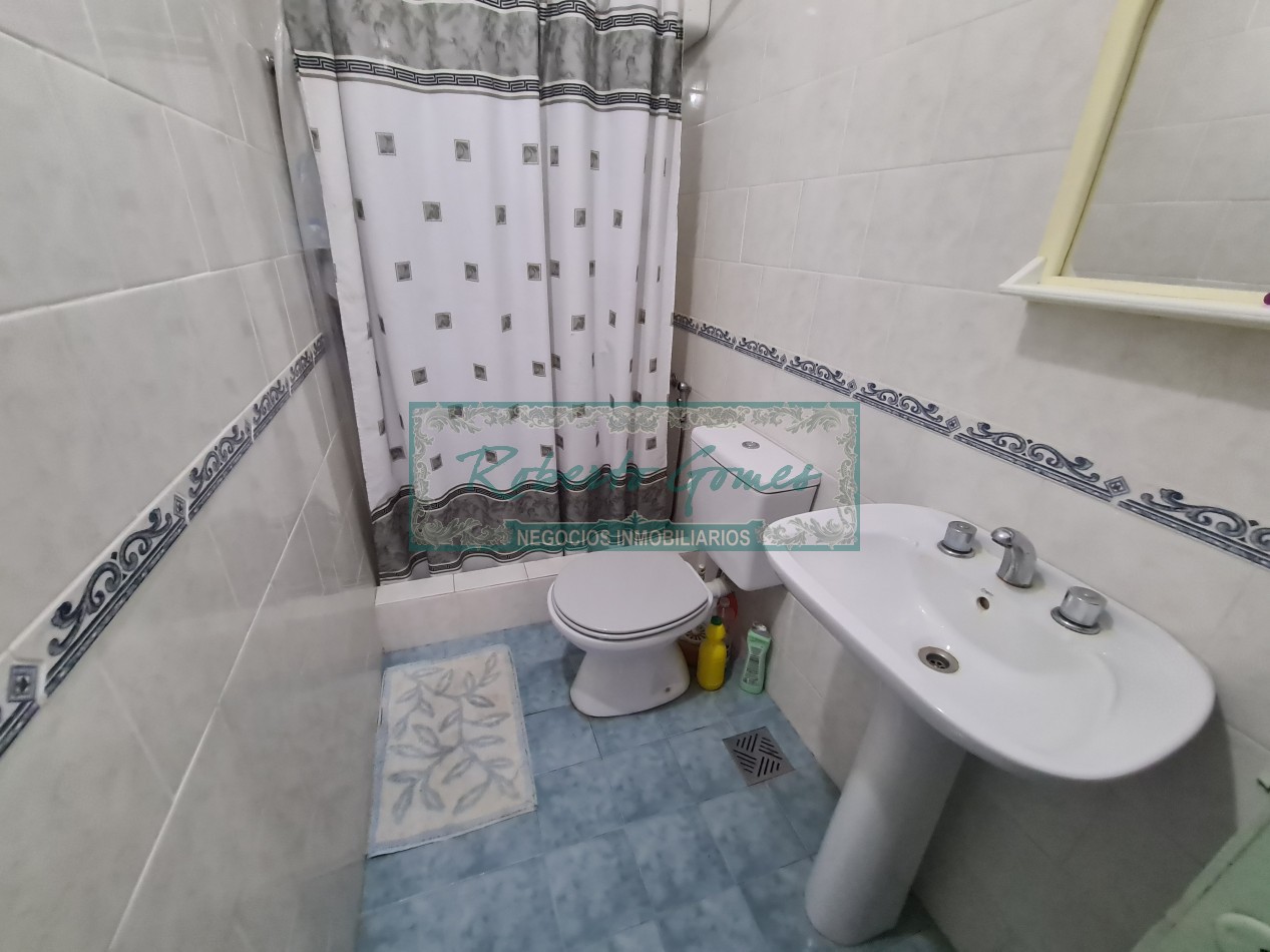CASA EN LOTE AMPLIO A 3 CUADRAS DEL MAR- IDEAL INVERSION O RECICLAJE