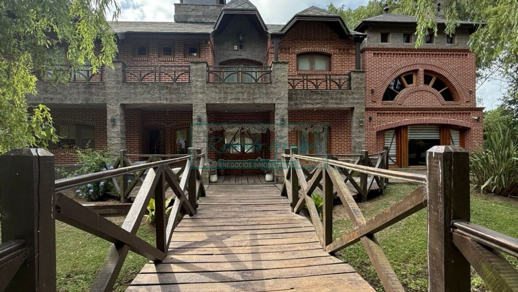 Espectacular casa con enorme terreno