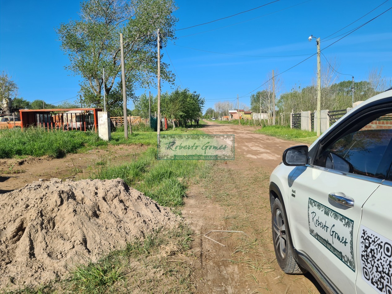 CASA MODERNA Y FUNCIONAL SOLA EN AMPLIO LOTE