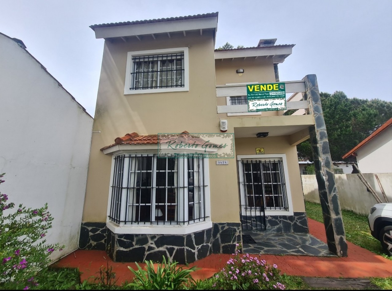 DUPLEX con medio terreno al limite de Costa del Este