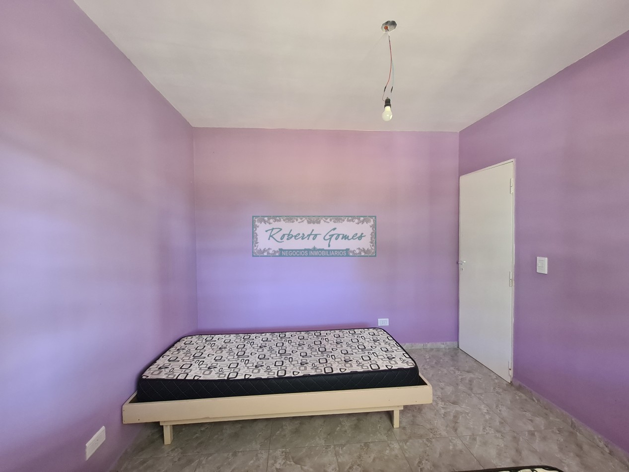 CASA MODERNA Y FUNCIONAL SOLA EN AMPLIO LOTE