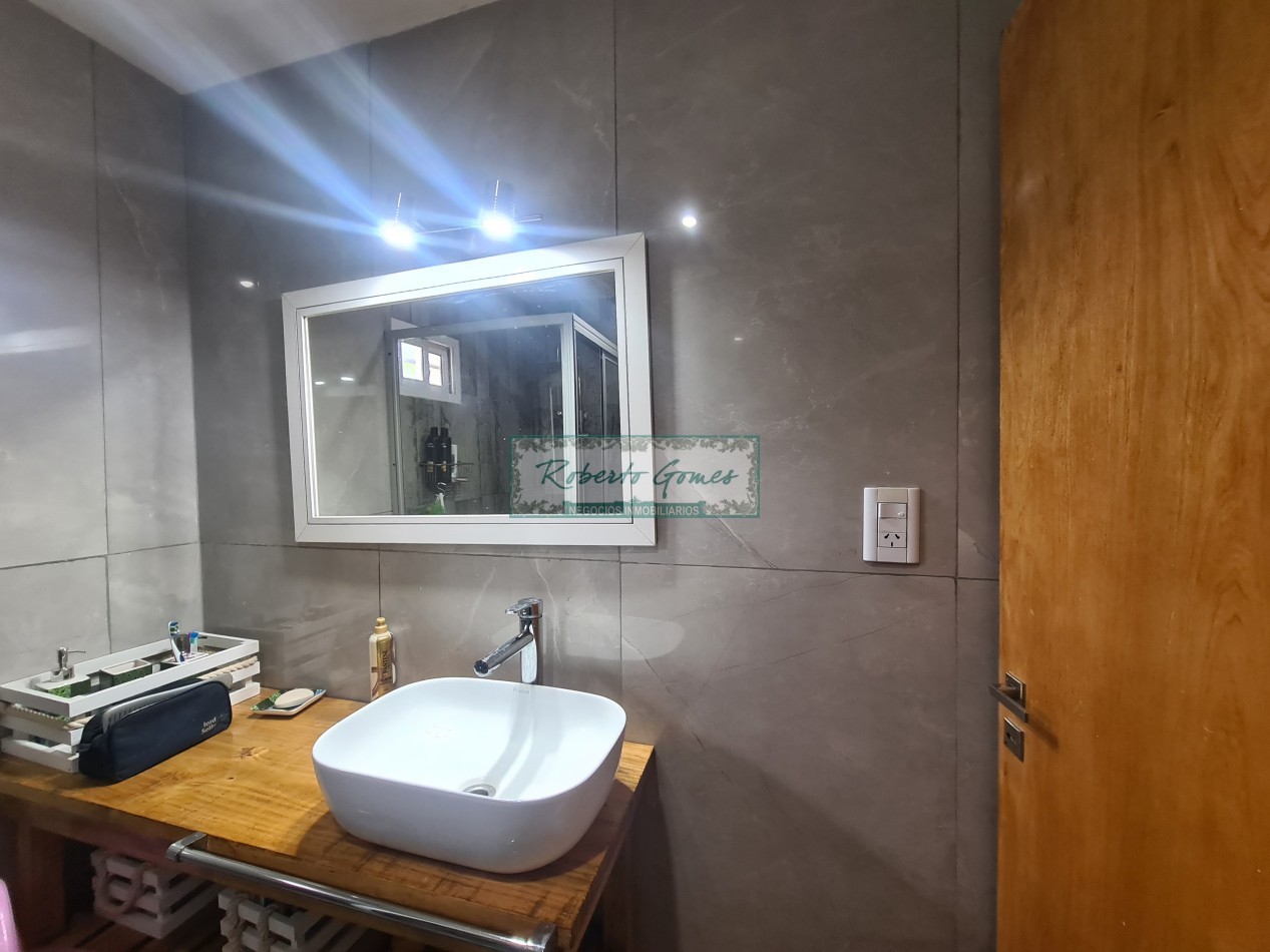 DUPLEX con medio terreno al limite de Costa del Este