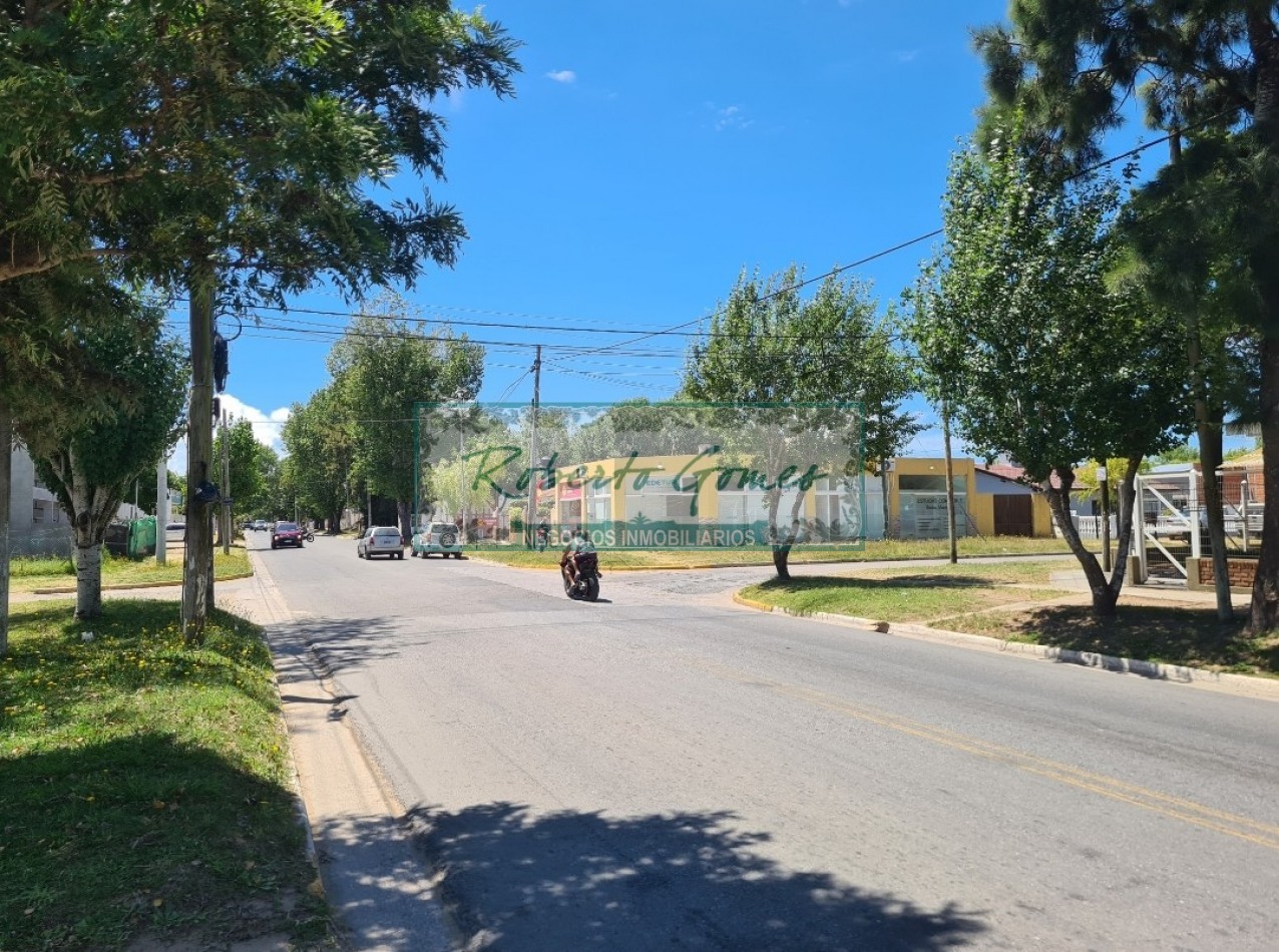 CASA EN LOTE PROPIO SOBRE AVENIDA PRINCIPAL