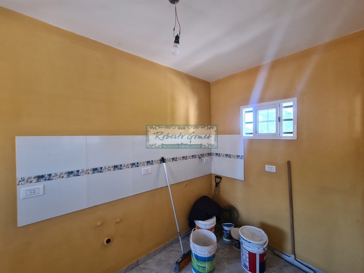 CASA MODERNA Y FUNCIONAL SOLA EN AMPLIO LOTE