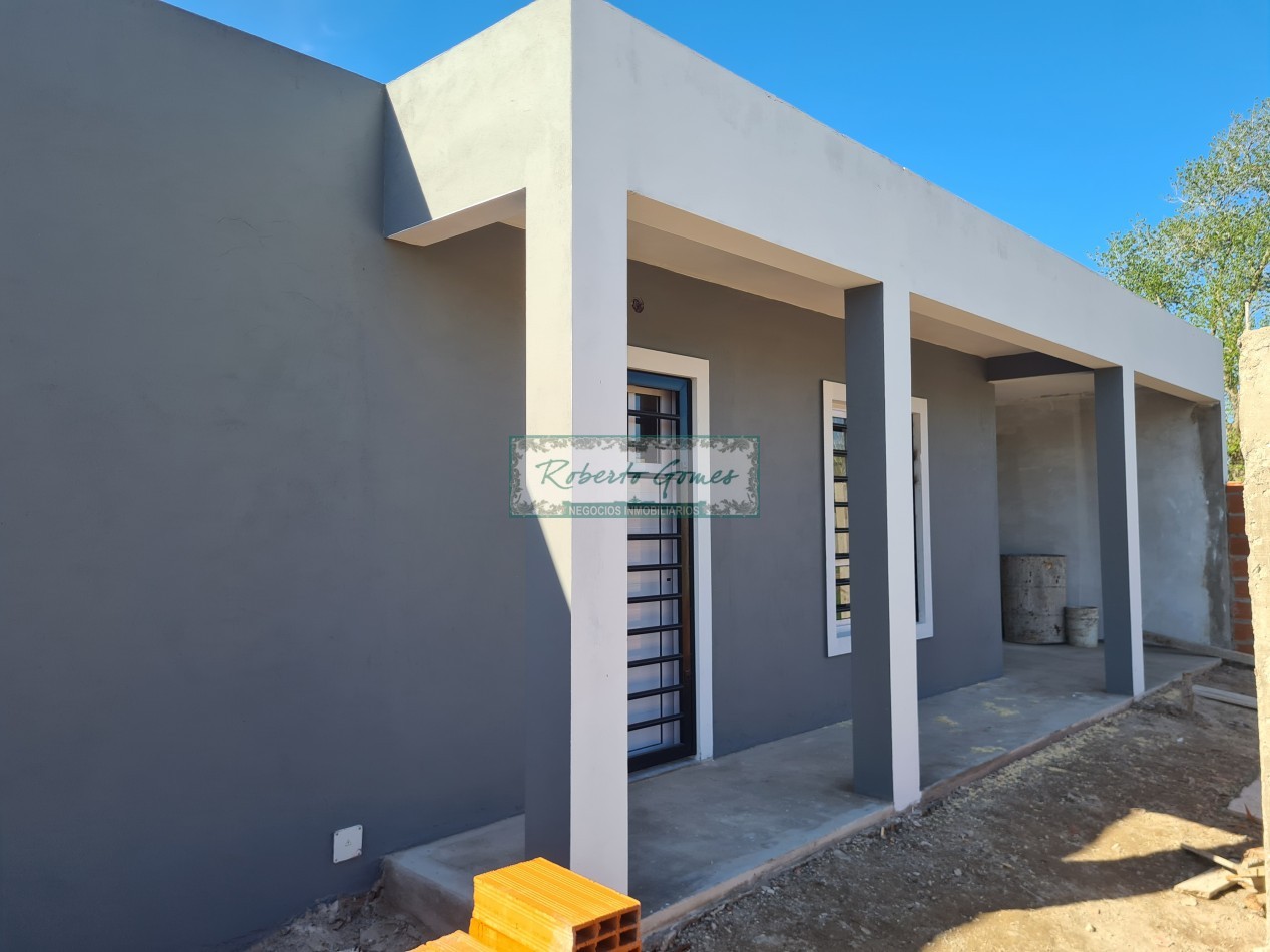 CASA MODERNA Y FUNCIONAL SOLA EN AMPLIO LOTE