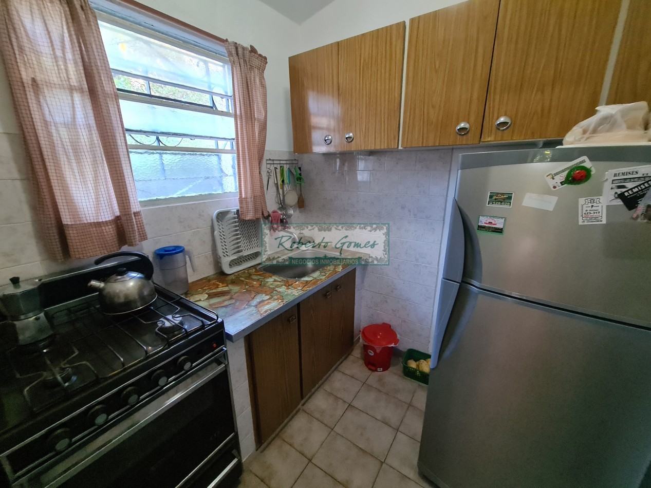 CASA EN LOTE AMPLIO A 3 CUADRAS DEL MAR- IDEAL INVERSION O RECICLAJE