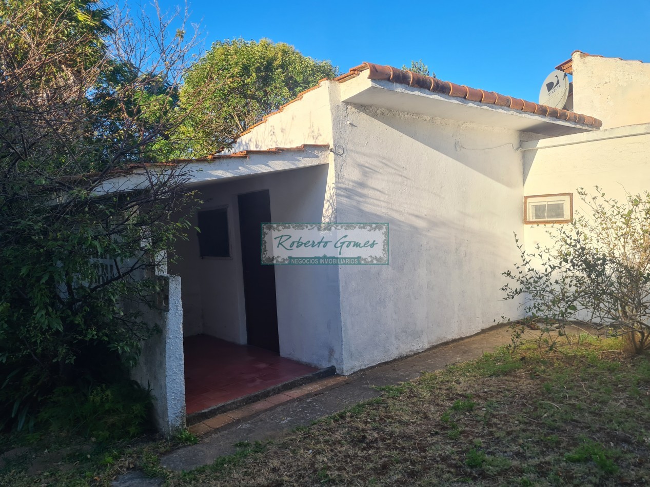 CASA EN LOTE AMPLIO A 3 CUADRAS DEL MAR- IDEAL INVERSION O RECICLAJE