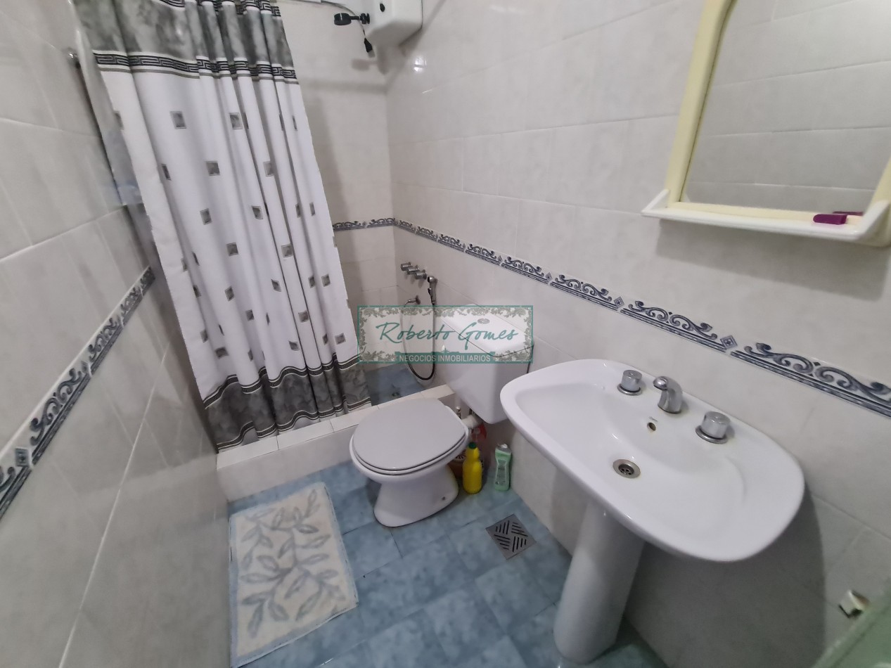 CASA EN LOTE AMPLIO A 3 CUADRAS DEL MAR- IDEAL INVERSION O RECICLAJE