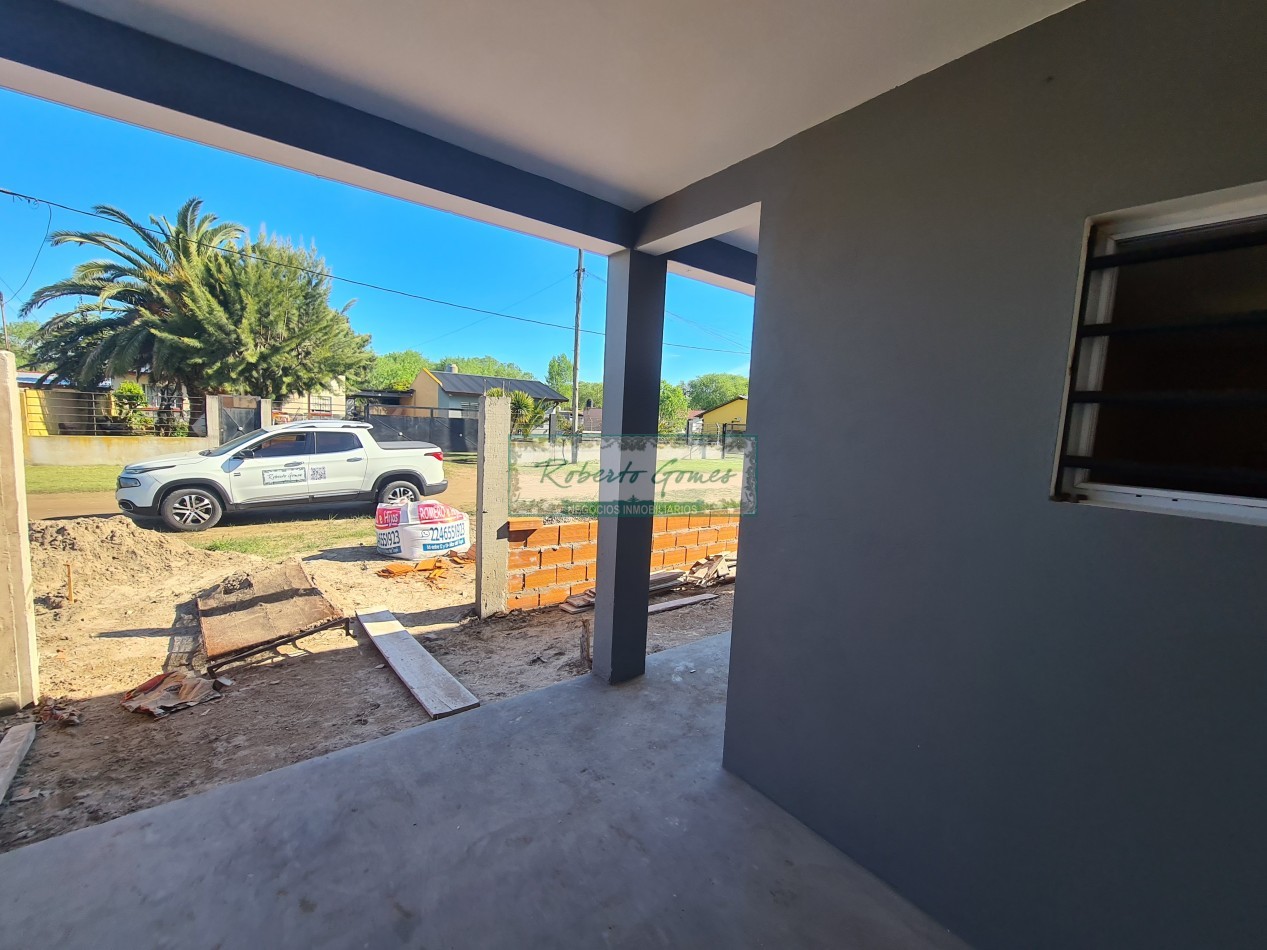 CASA MODERNA Y FUNCIONAL SOLA EN AMPLIO LOTE
