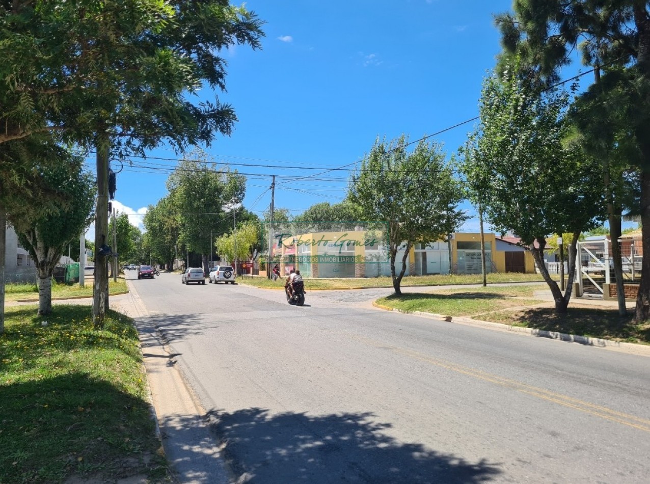 CASA EN LOTE PROPIO SOBRE AVENIDA PRINCIPAL