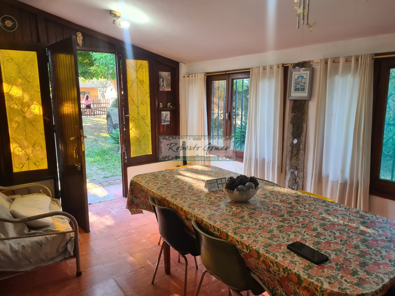 CASA EN LOTE AMPLIO A 3 CUADRAS DEL MAR- IDEAL INVERSION O RECICLAJE