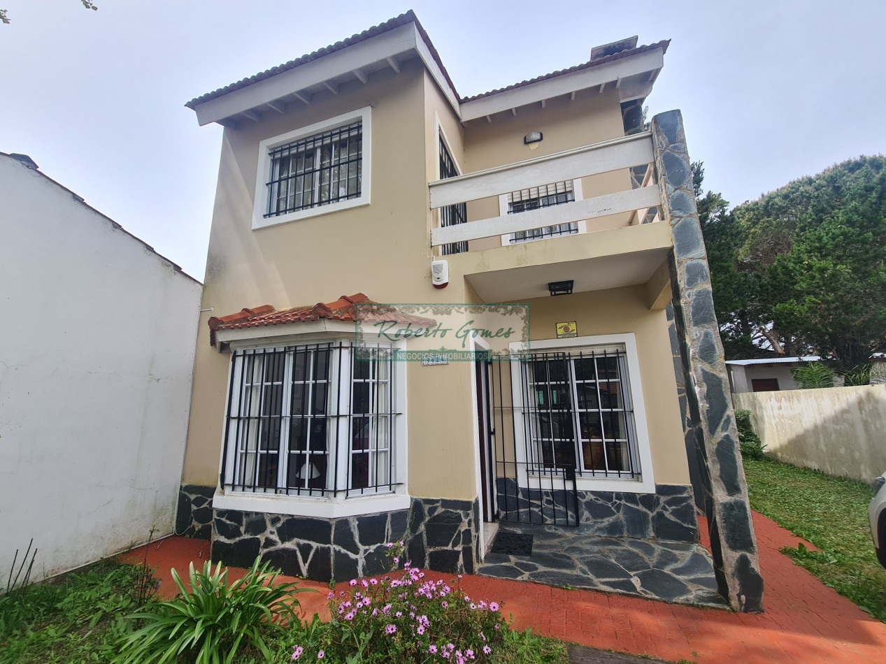 DUPLEX con medio terreno al limite de Costa del Este