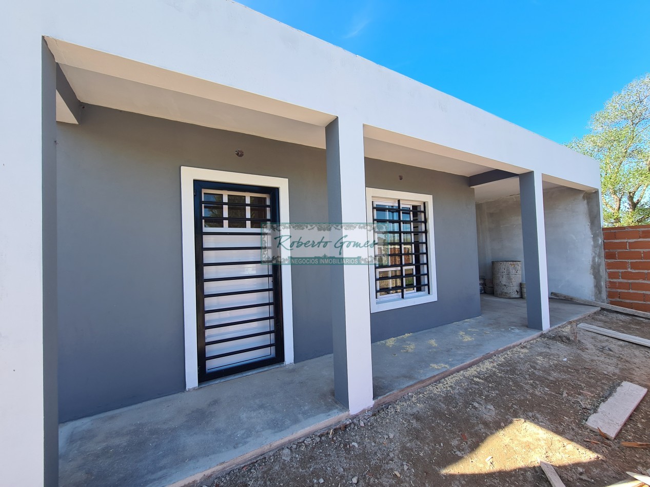 CASA MODERNA Y FUNCIONAL SOLA EN AMPLIO LOTE