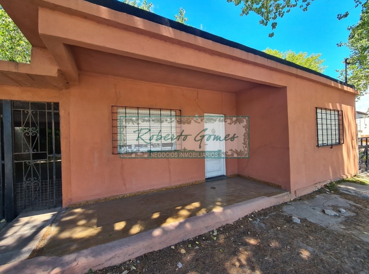 CASA EN LOTE PROPIO SOBRE AVENIDA PRINCIPAL