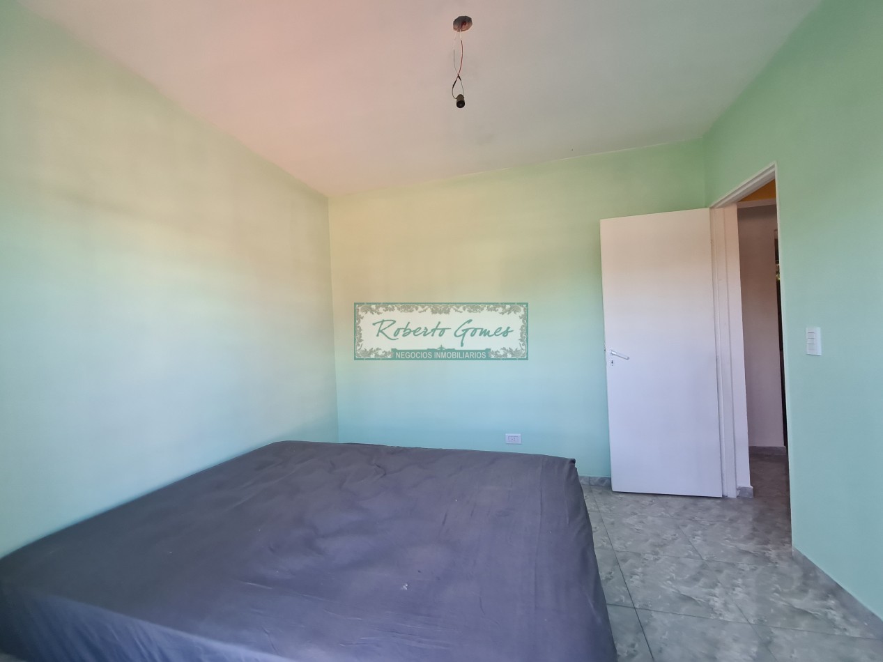 CASA MODERNA Y FUNCIONAL SOLA EN AMPLIO LOTE