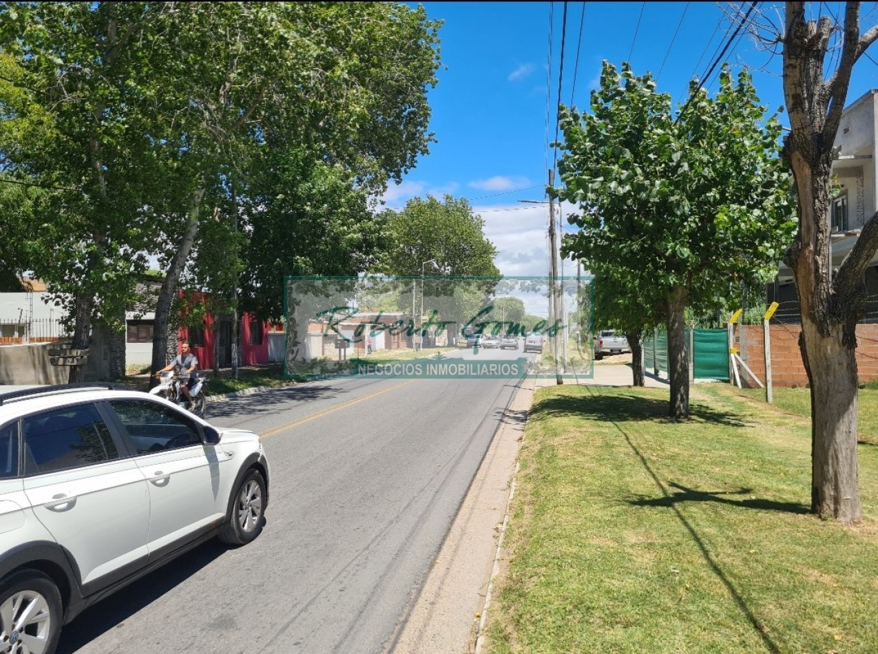 CASA EN LOTE PROPIO SOBRE AVENIDA PRINCIPAL