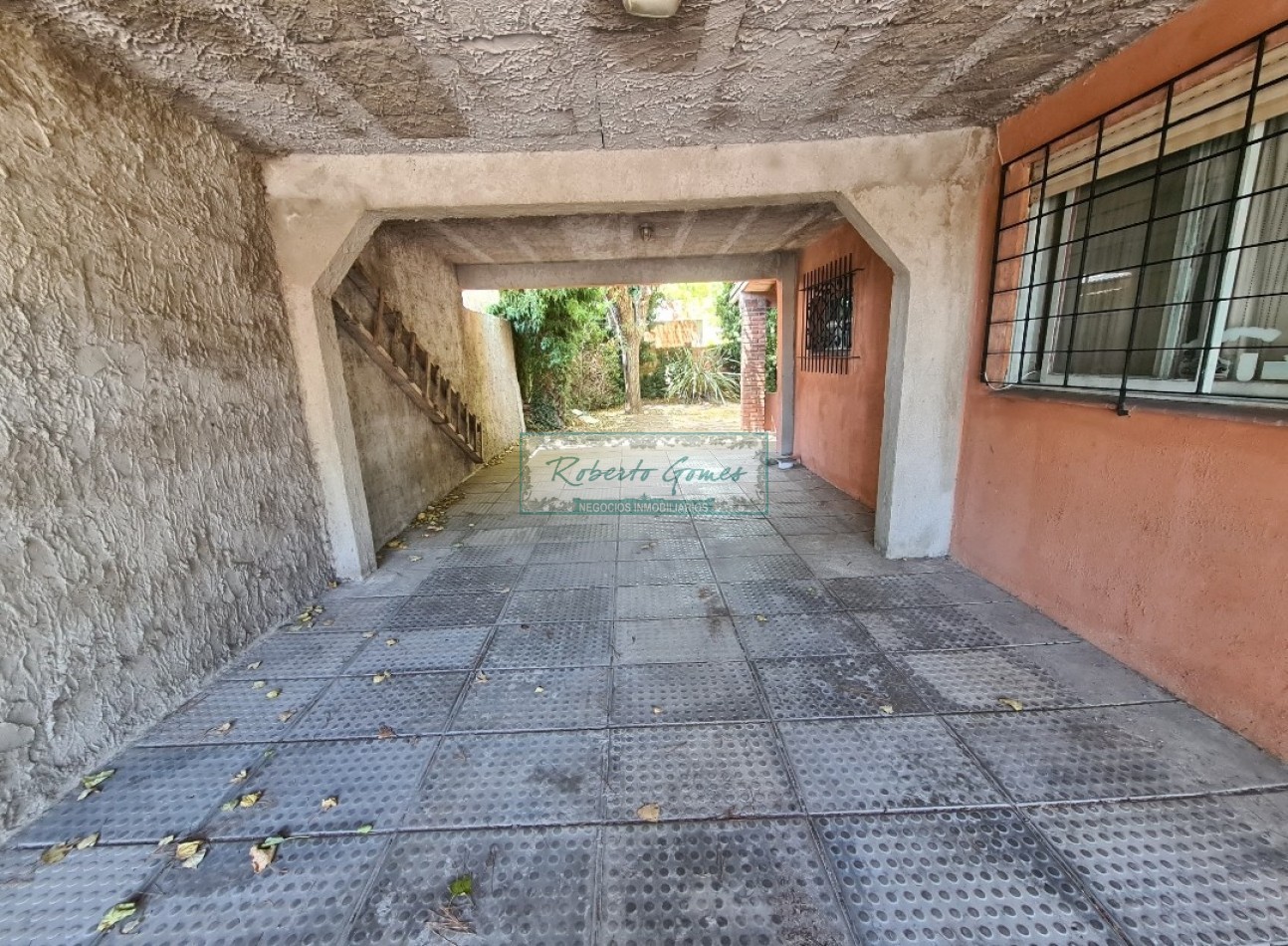 CASA EN LOTE PROPIO SOBRE AVENIDA PRINCIPAL