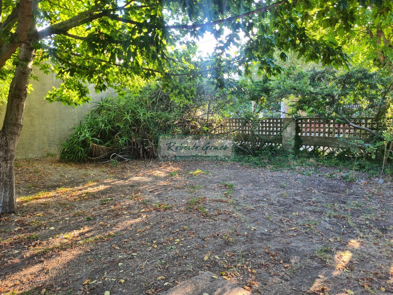 CASA EN LOTE AMPLIO A 3 CUADRAS DEL MAR- IDEAL INVERSION O RECICLAJE