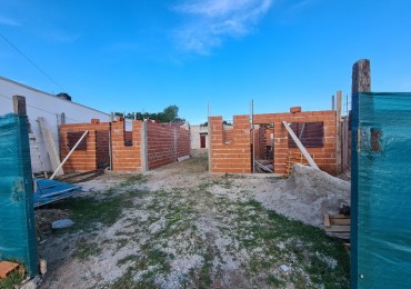 DUPLEX en construccion a 50 mts de la AV.79 de acceso a la Localidad