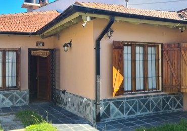HERMOSO CHALET (ph) DE 3 AMBIENTES A 250 MTS DE LA PLAYA