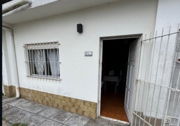 DEPARTAMENTO tipo CASA DE 2 ambientes en SANTA TERESITA - CON ESPACIO VEHICULAR