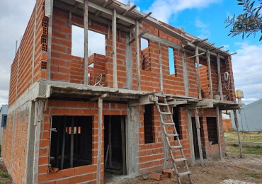 DUPLEX en desarrollo AL FRENTE DEL COMPLEJO - MAR DEL TUYU