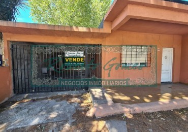 CASA EN LOTE PROPIO SOBRE AVENIDA PRINCIPAL