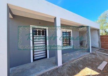 CASA MODERNA Y FUNCIONAL SOLA EN AMPLIO LOTE