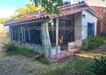 CASA EN LOTE AMPLIO A 3 CUADRAS DEL MAR- IDEAL INVERSION O RECICLAJE