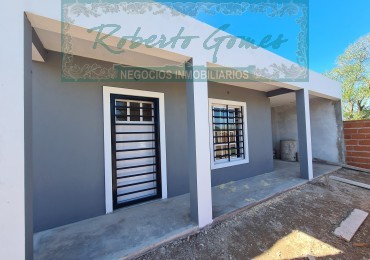 CASA MODERNA Y FUNCIONAL SOLA EN AMPLIO LOTE