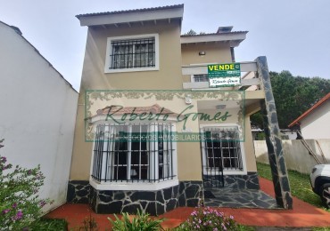 DUPLEX con medio terreno al limite de Costa del Este