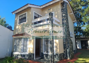 DUPLEX CON MEDIO TERRENO AL LIMITE DE COSTA DEL ESTE